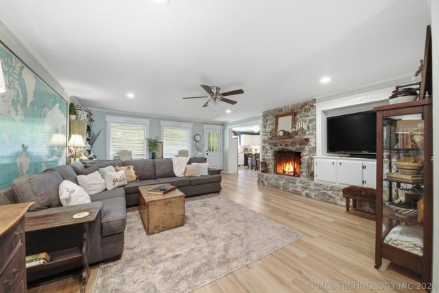 504 W 32nd Place, Sand Springs, OK 74063
