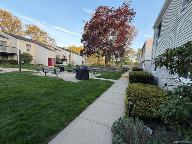 42 Richmond Boulevard 1B, Ronkonkoma, NY 11779