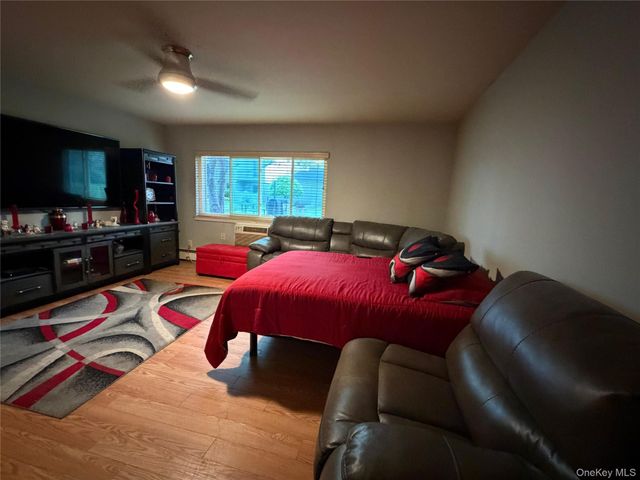 42 Richmond Boulevard 1B, Ronkonkoma, NY 11779