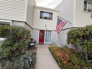 42 Richmond Boulevard 1B, Ronkonkoma, NY 11779