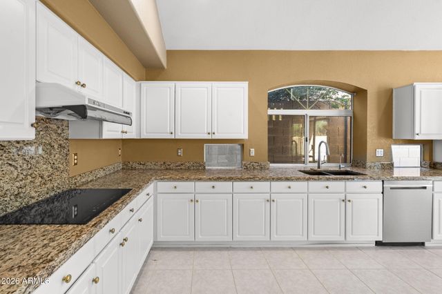 908 E MOUNTAIN SAGE Drive, Phoenix, AZ 85048