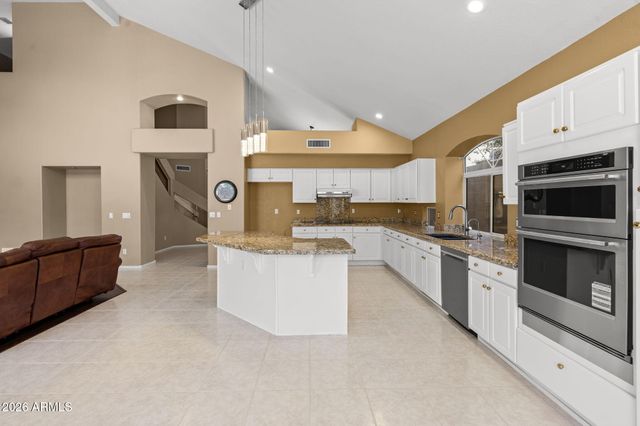 908 E MOUNTAIN SAGE Drive, Phoenix, AZ 85048