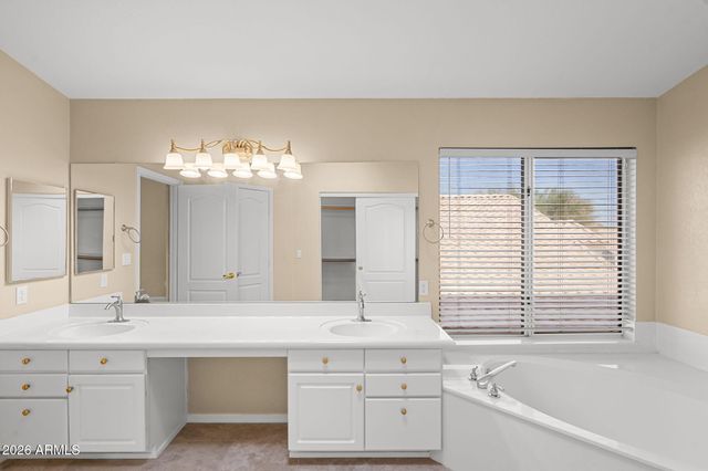 908 E MOUNTAIN SAGE Drive, Phoenix, AZ 85048