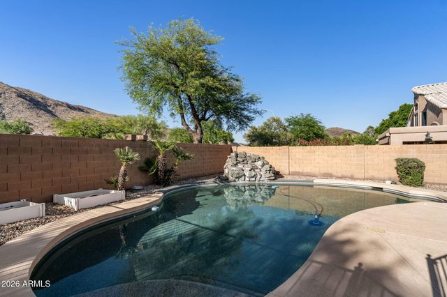 908 E MOUNTAIN SAGE Drive, Phoenix, AZ 85048