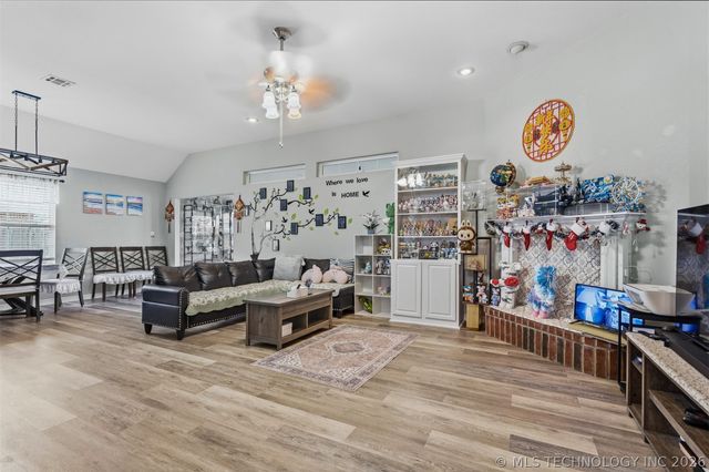 2009 5th Avenue NW, Ardmore, OK 73401