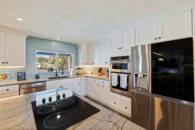 1894 TANGLEWOOD DRIVE NE, St Petersburg, FL 33702