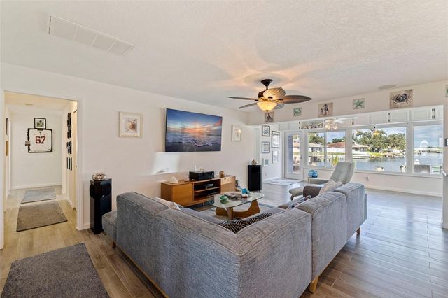 1894 TANGLEWOOD DRIVE NE, St Petersburg, FL 33702