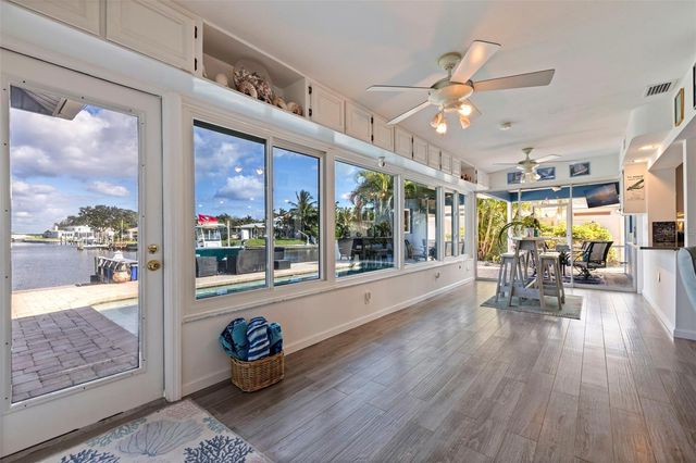 1894 TANGLEWOOD DRIVE NE, St Petersburg, FL 33702