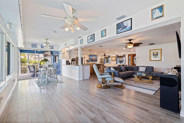 1894 TANGLEWOOD DRIVE NE, St Petersburg, FL 33702