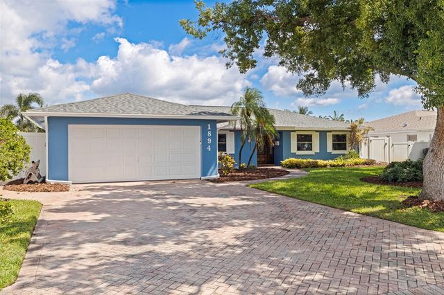 1894 TANGLEWOOD DRIVE NE, St Petersburg, FL 33702