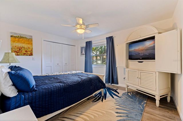 1894 TANGLEWOOD DRIVE NE, St Petersburg, FL 33702