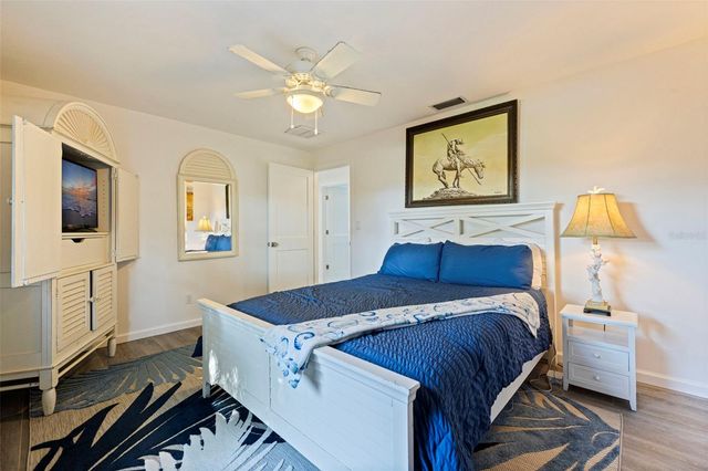 1894 TANGLEWOOD DRIVE NE, St Petersburg, FL 33702