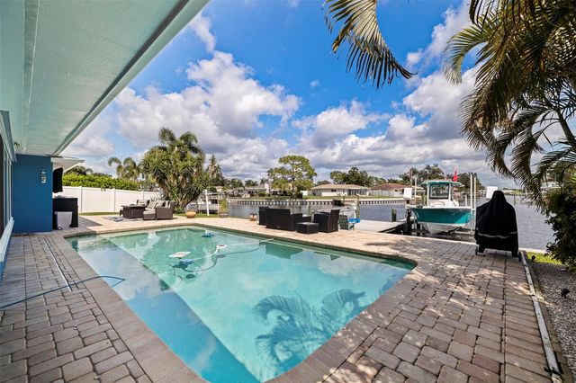 1894 TANGLEWOOD DRIVE NE, St Petersburg, FL 33702