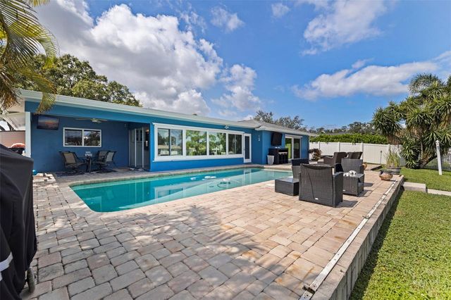 1894 TANGLEWOOD DRIVE NE, St Petersburg, FL 33702