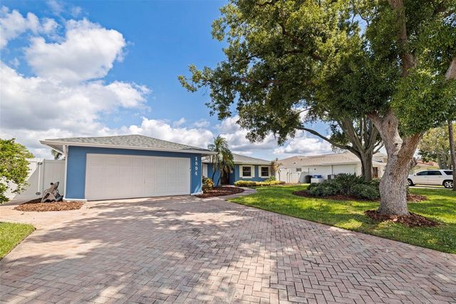 1894 TANGLEWOOD DRIVE NE, St Petersburg, FL 33702