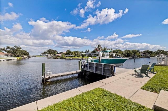 1894 TANGLEWOOD DRIVE NE, St Petersburg, FL 33702