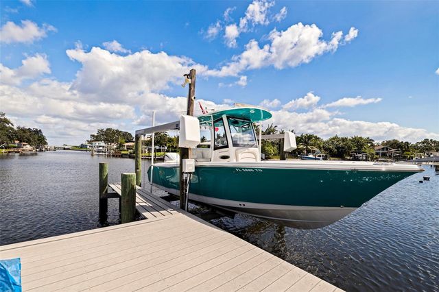 1894 TANGLEWOOD DRIVE NE, St Petersburg, FL 33702