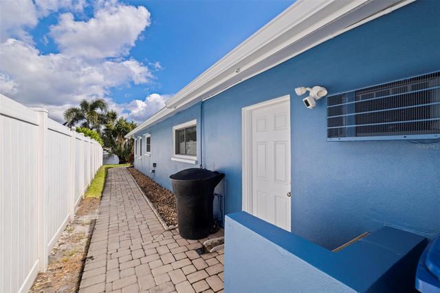 1894 TANGLEWOOD DRIVE NE, St Petersburg, FL 33702