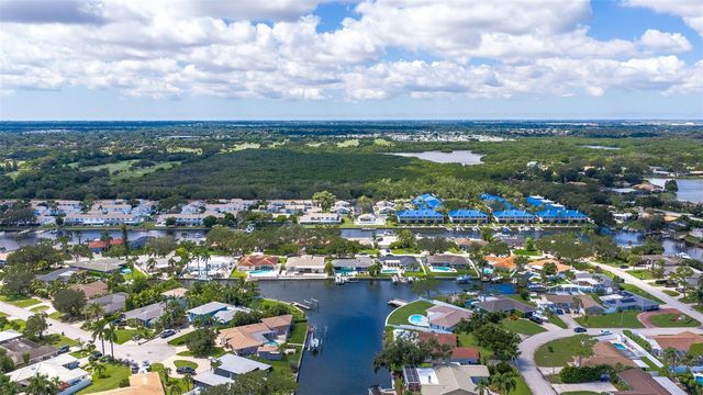 1894 TANGLEWOOD DRIVE NE, St Petersburg, FL 33702