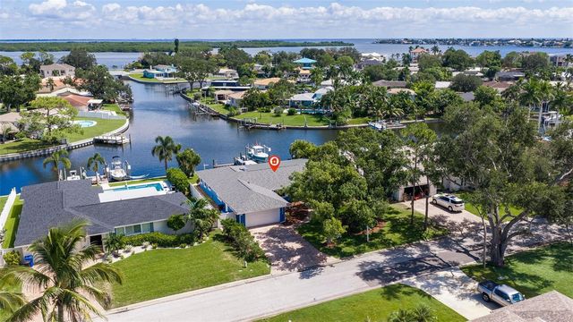 1894 TANGLEWOOD DRIVE NE, St Petersburg, FL 33702