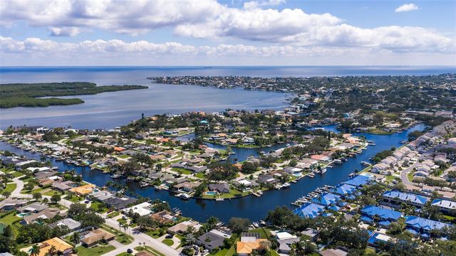 1894 TANGLEWOOD DRIVE NE, St Petersburg, FL 33702