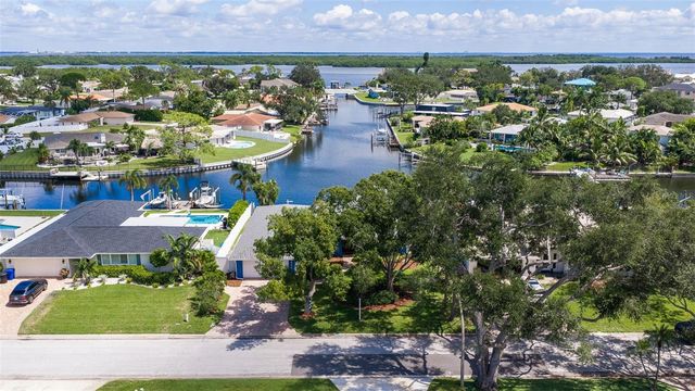 1894 TANGLEWOOD DRIVE NE, St Petersburg, FL 33702