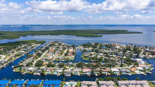 1894 TANGLEWOOD DRIVE NE, St Petersburg, FL 33702
