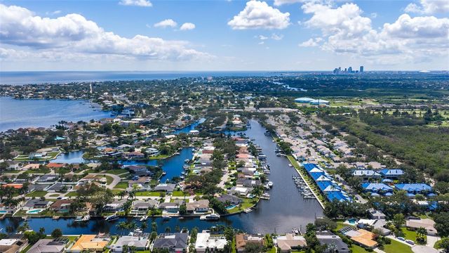 1894 TANGLEWOOD DRIVE NE, St Petersburg, FL 33702
