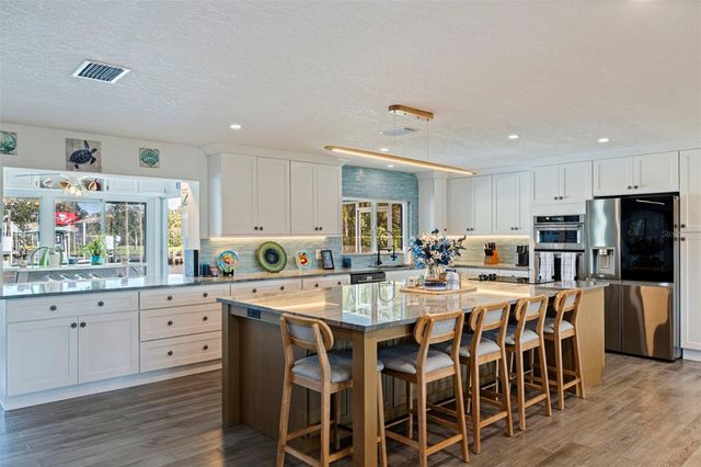 1894 TANGLEWOOD DRIVE NE, St Petersburg, FL 33702