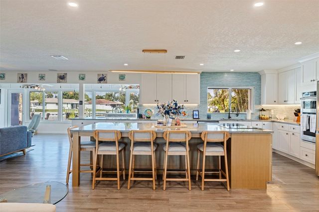 1894 TANGLEWOOD DRIVE NE, St Petersburg, FL 33702
