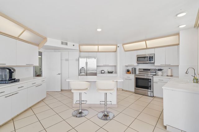 20185 E Country Club Drive 901, Aventura, FL 33180