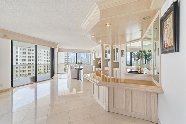 20185 E Country Club Drive 901, Aventura, FL 33180