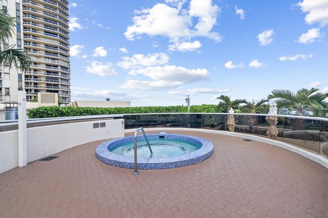 20185 E Country Club Drive 901, Aventura, FL 33180