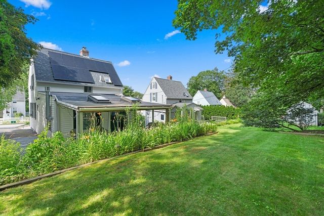 11 Heroult Rd, Worcester, MA 01606