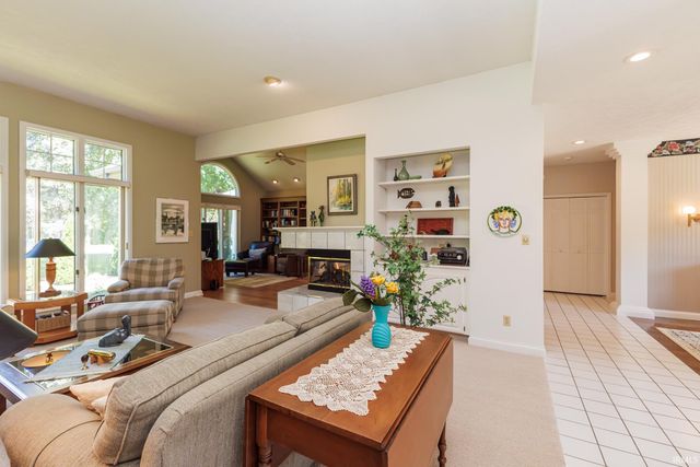 5204 W Pineridge Road, Muncie, IN 47304