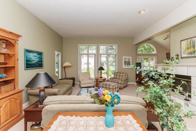 5204 W Pineridge Road, Muncie, IN 47304