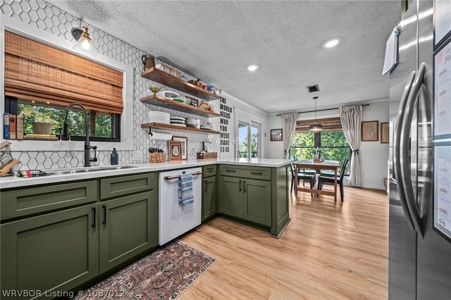 911 Hillcrest Drive, Greenwood, AR 72936