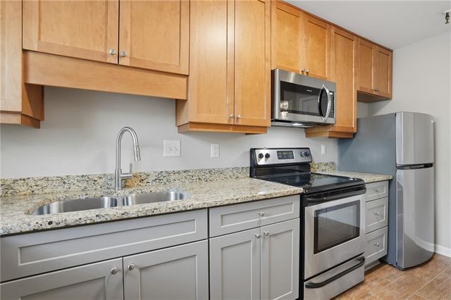 215 Winding River Drive F, Atlanta, GA 30350