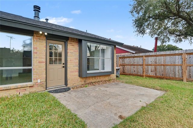 8115 Sweetgum Trace Drive, Houston, TX 77040