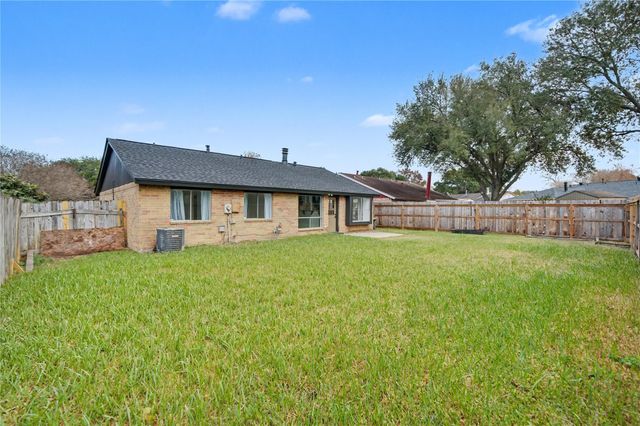 8115 Sweetgum Trace Drive, Houston, TX 77040