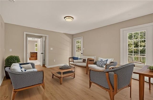 110 Oakhurst Dr, Peters Twp, PA 15317