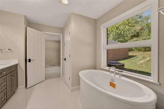 110 Oakhurst Dr, Peters Twp, PA 15317