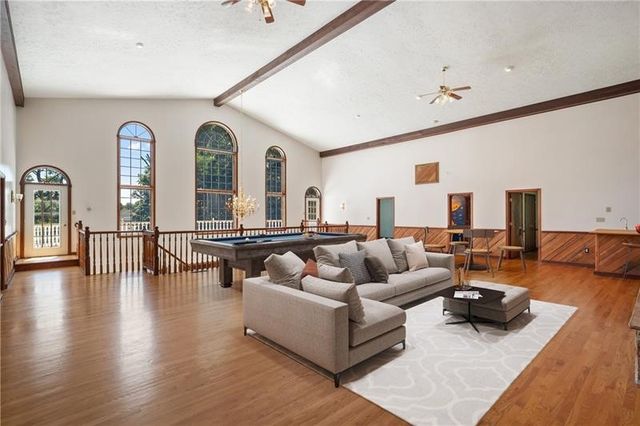 110 Oakhurst Dr, Peters Twp, PA 15317