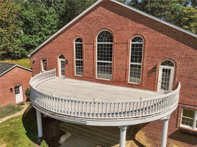 110 Oakhurst Dr, Peters Twp, PA 15317