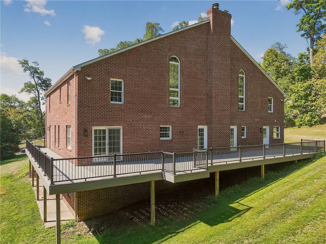 110 Oakhurst Dr, Peters Twp, PA 15317