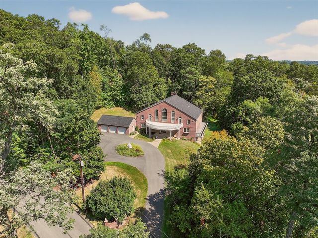 110 Oakhurst Dr, Peters Twp, PA 15317