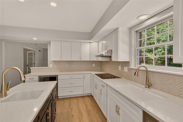 110 Oakhurst Dr, Peters Twp, PA 15317