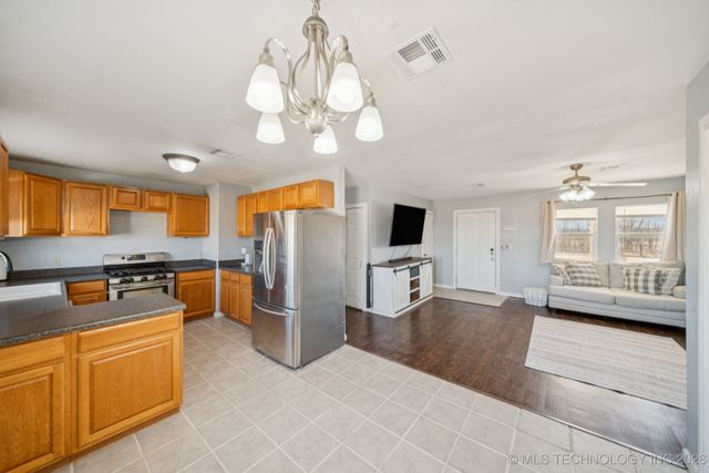 17755 S 49th West Avenue, Mounds, OK 74047