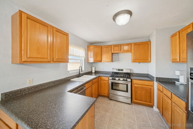 17755 S 49th West Avenue, Mounds, OK 74047