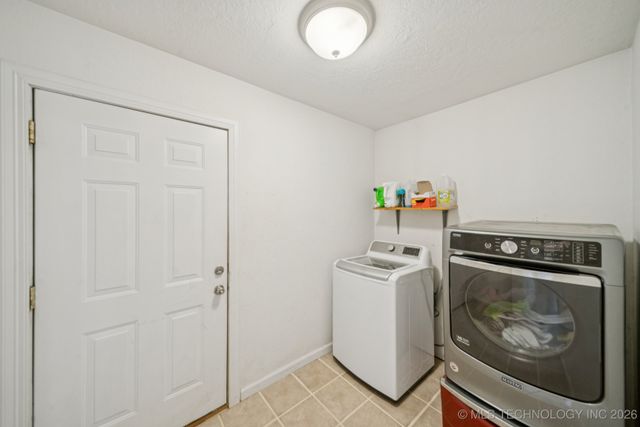 17755 S 49th West Avenue, Mounds, OK 74047